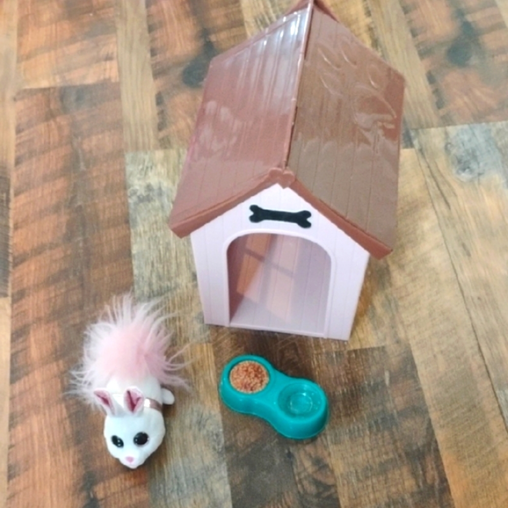 Charming Pet Habitat with Accessories - Brown and Pink